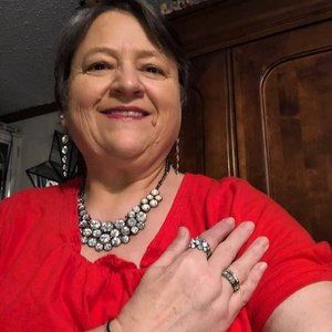 Meet your Posher, Debbie